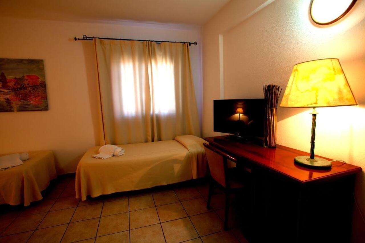 Hotel Moderno Olbia Zewnętrze zdjęcie