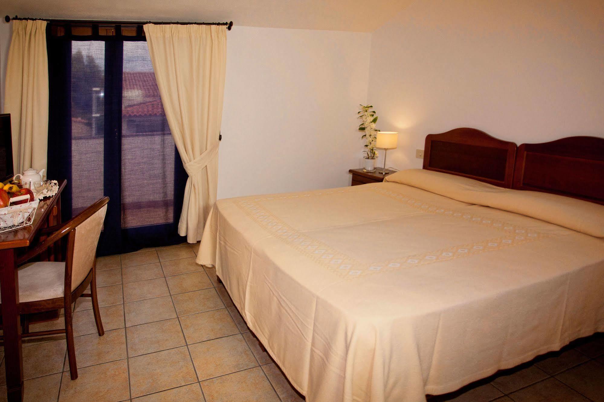 Hotel Moderno Olbia Zewnętrze zdjęcie